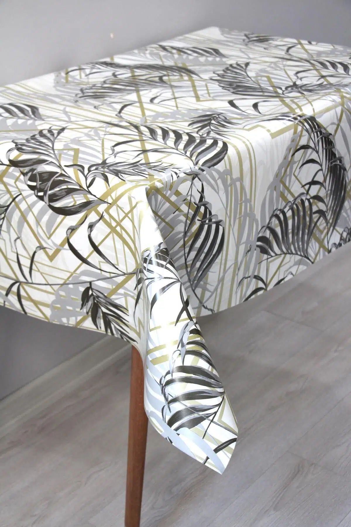 Astarlı Silinebilir Pvc Muşamba Masa Örtüsü 204-A - Kahve