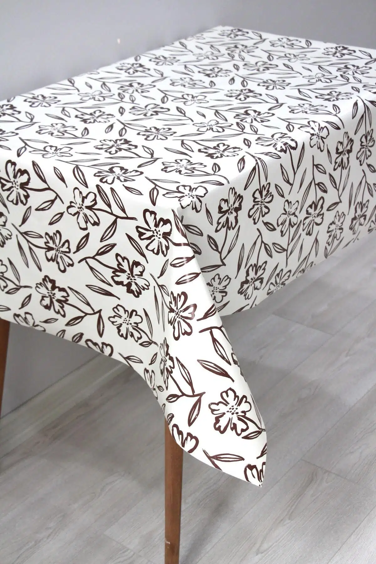 Elyaf Astarlı Silinebilir Pvc Muşamba Masa Örtüsü - Kahve