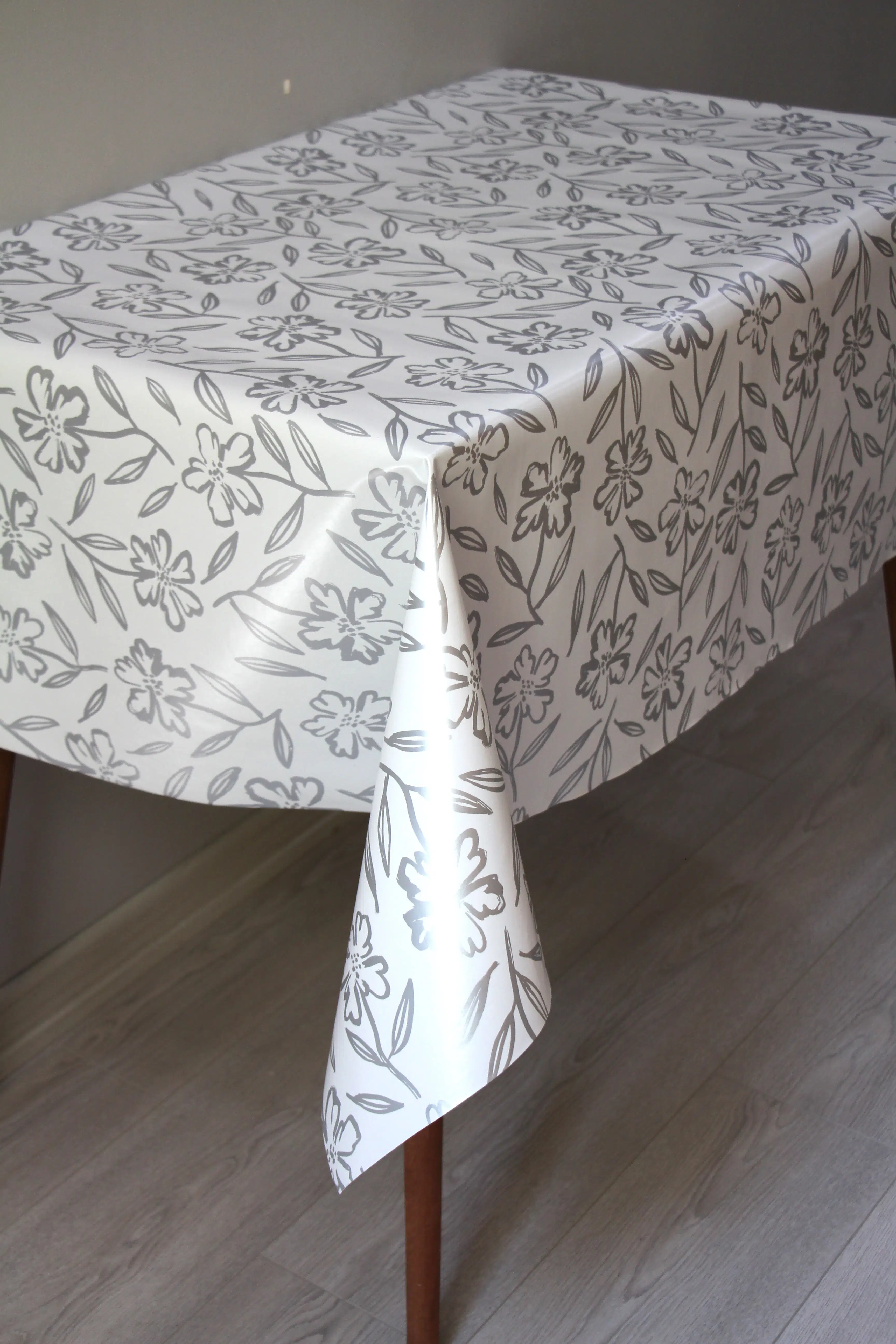 Elyaf Astarlı Silinebilir Pvc Muşamba Masa Örtüsü - Gri